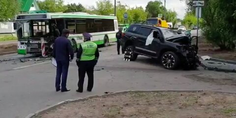 Водитель автобуса госпитализирован в тяжелом состоянии после ДТП в Москве