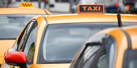 В Госдуме предложили защитить водителей такси перегородкой