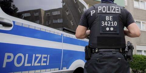 Мужчина напал на отделение банка в ТЦ в Берлине
