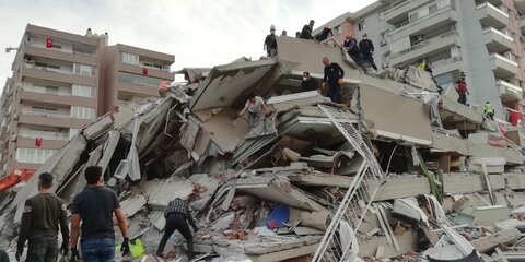 Число жертв землетрясения в турецком Измире выросло до 83