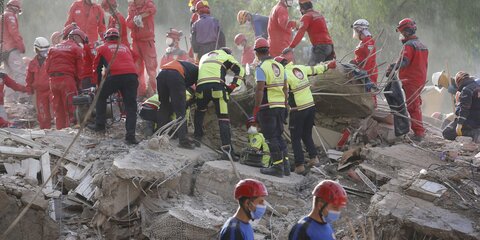 Четырехлетнюю девочку спасли из-под завалов через 4 дня после землетрясения в Турции