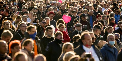 Около 20 тысяч противников антикоронавирусных мер собрались на митинг в Лейпциге