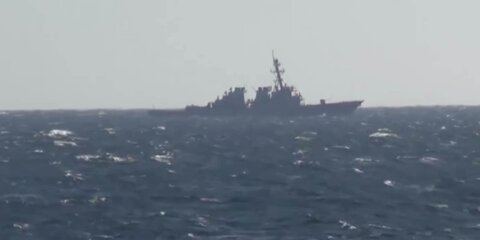 Опубликовано видео инцидента с нарушившим границу России эсминцем США