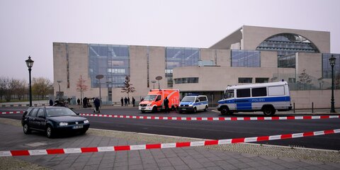 Въехавший в ворота офиса Меркель известен полиции по такому же инциденту