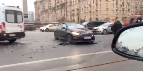 Три полосы перекрыли на Кутузовском проспекте из-за ДТП