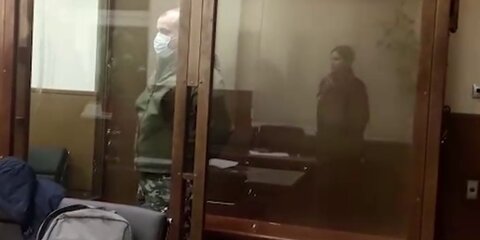 Суд отправил под домашний арест экс-полицейского за стрельбу по ребенку в Москве