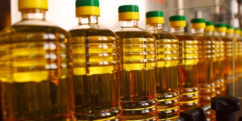 Власти назвали рекомендованные цены на подсолнечное масло и сахар – СМИ