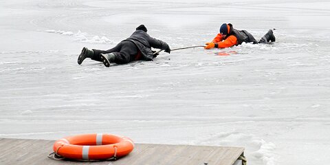 Столичные спасатели рассказали, когда безопасно выходить на лед