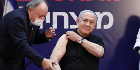 Премьер-министр Израиля привился от COVID-19 в прямом эфире