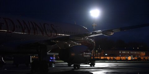 Более 20 рейсов задержали и отменили в Москве