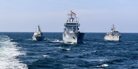 Генштаб заявил об увеличении активности кораблей НАТО у границ РФ