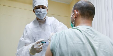 Около 50 тыс человек привились от коронавируса в Москве