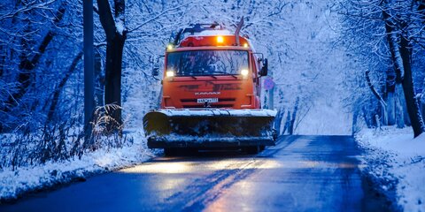 В уборке дорог Подмосковья задействовано более 1,1 тыс спецтехники