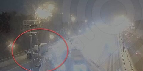 Грузовик и легковушка столкнулись на Киевском шоссе