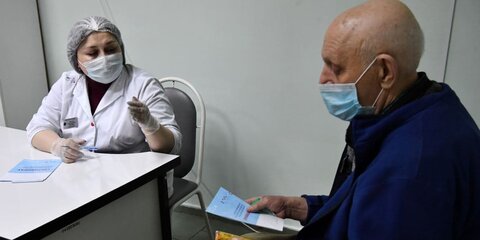Вакцинацию от коронавируса завершили в столичных домах престарелых