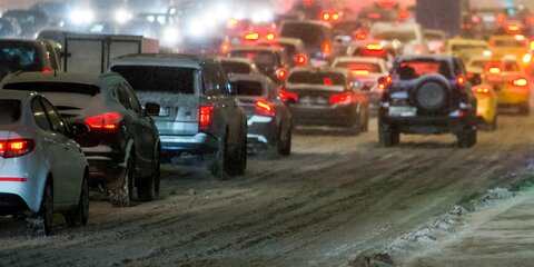 Московских водителей попросили быть аккуратнее на дорогах из-за морозов