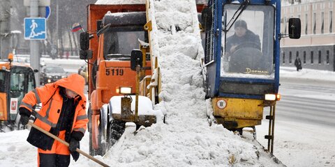 Свыше 13 тысяч единиц техники и 60 тысяч рабочих убирают снег в Москве