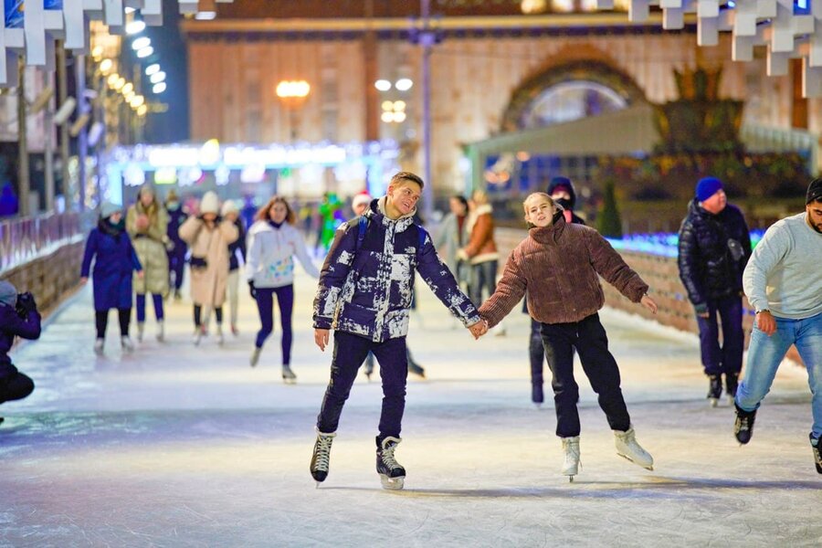 10 февраля события в москве. Свадьба на коньках.