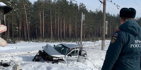 Три человека погибли в ДТП с поездом и машиной в Брянской области