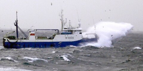 Траулер в Баренцевом море оказался обездвижен из-за отказавших двигателей