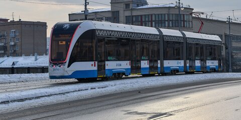 Трамваи семи маршрутов задерживаются в районе метро 