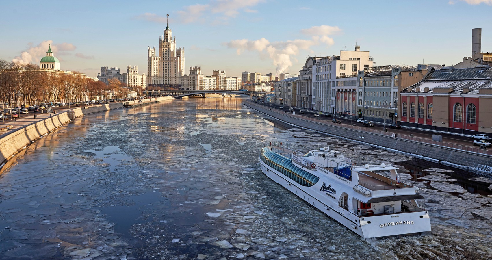 Оттепель в москве. Оттепель в Москве с 3 звезды. Оттепель в Москве 3 звезды фото.