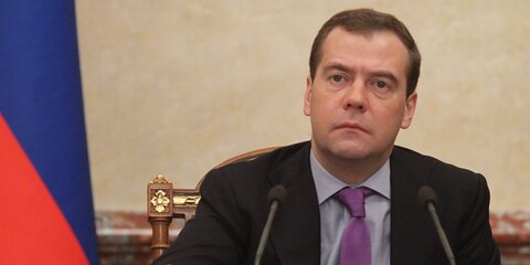 Медведев передал подаренный ему российский смартфон в специальный фонд