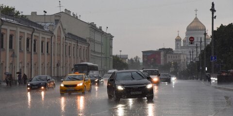 Москвичам посоветовали отказаться от поездок на машинах из-за непогоды