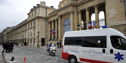 Болельщики во Франции упали с трибуны из-за сломанного барьера