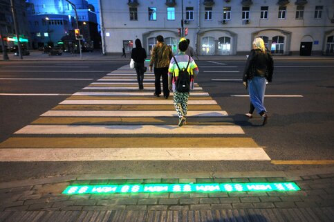 Москвичи проголосовали за подсветку пешеходных переходов