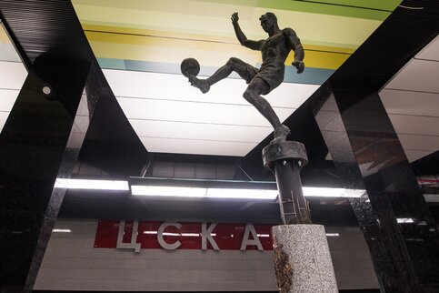 На строящейся станции метро «ЦСКА» установлены скульптуры спортсменов